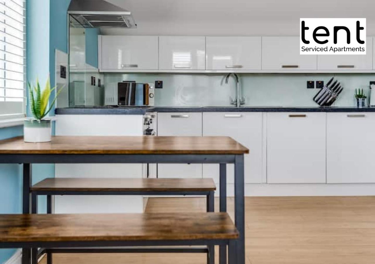 Stylish 1 Bed Apt , Central , Pkg, Perfect For Long Stays Egham Exterior foto