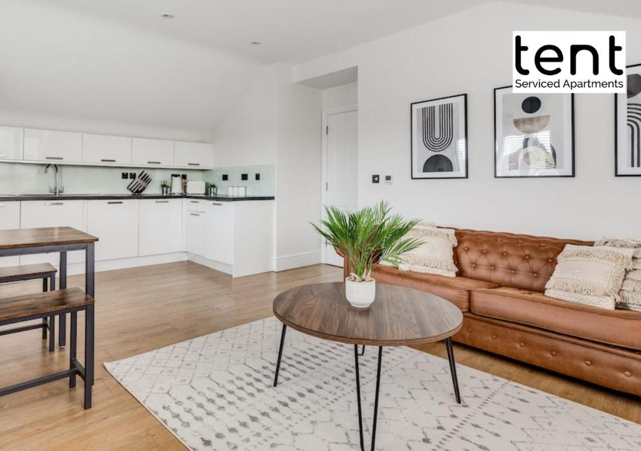 Stylish 1 Bed Apt , Central , Pkg, Perfect For Long Stays Egham Exterior foto